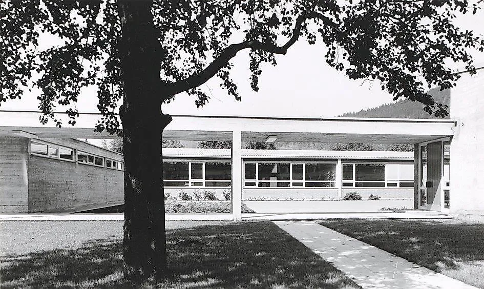 Karl Sillaber und C4_Foto C4 Architekten, Volksschule Nüziders, 1963.jpg